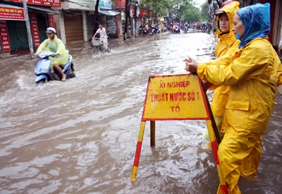 Độc chiêu “đắp đập”, vượt “sóng” của người Hà Nội - 13