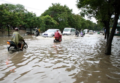 Độc chiêu “đắp đập”, vượt “sóng” của người Hà Nội - 12