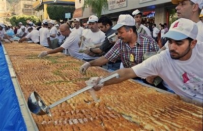 Bánh phô mai nặng gần 1,8 tấn - 1