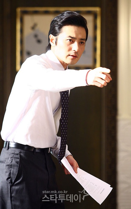 Han Chae Young rạng rỡ bên Jang Dong Gun - 22