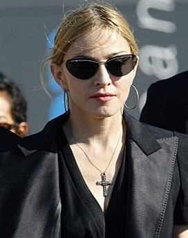 Madonna tới thăm nạn nhân vụ sập sân khấu - 5