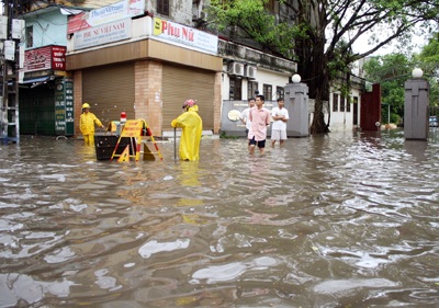Độc chiêu “đắp đập”, vượt “sóng” của người Hà Nội - 7