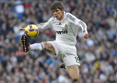 Huntelaar vẫn mong mỏi được đến Chelsea - 1