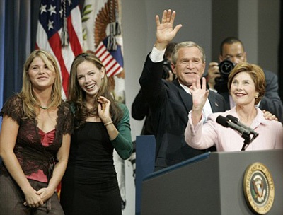 Cặp song sinh nhà Bush từng là “ác mộng của mật vụ Mỹ” - 2