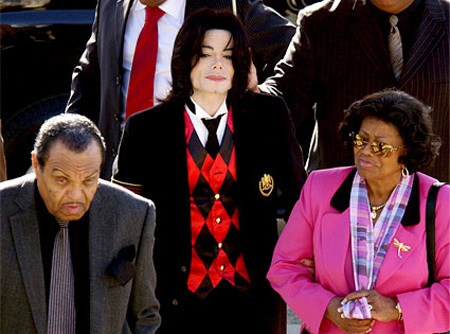 Cha của Michael Jackson không biết thi thể con trai ở đâu - 2