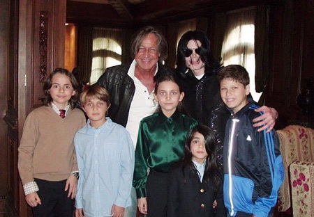Cha của Michael Jackson không biết thi thể con trai ở đâu - 4