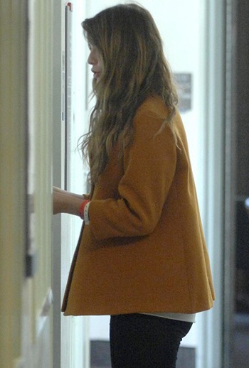 Mischa Barton ham chơi nên mất bạn tốt - 2