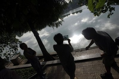 Nhật thực đã bắt đầu ở châu Á - 2