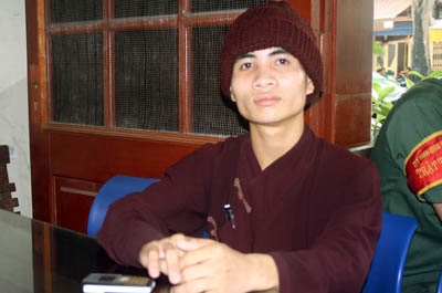 Bắt đối tượng giả sư đi khất thực - 1