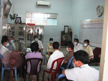 Chùm ảnh: Hơn 2000 học sinh trường Nguyễn Khuyến sơ tán khẩn cấp - 1 Chùm ảnh: Hơn 2000 học sinh trường Nguyễn Khuyến sơ tán khẩn cấp - 1