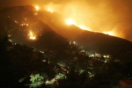 Lính Pháp tập bắn pháo gây cháy dữ dội ở khu dân cư - 1 Lính Pháp tập bắn pháo gây cháy dữ dội ở khu dân cư - 1