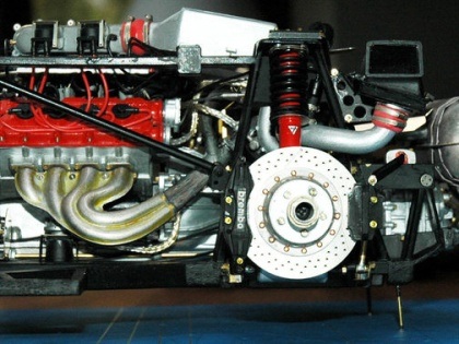 “Mổ” một chiếc Ferrari tí hon - 8 “Mổ” một chiếc Ferrari tí hon - 8