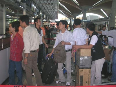 “Hai lúa” quậy ở nước ngoài - 1 “Hai lúa” quậy ở nước ngoài - 1