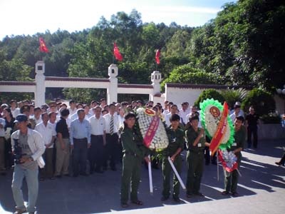 Khởi công cụm tượng 10 nữ TNXP ngã ba Đồng Lộc - 2 Khởi công cụm tượng 10 nữ TNXP ngã ba Đồng Lộc - 2