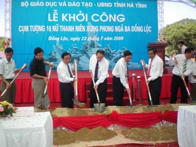 Khởi công cụm tượng 10 nữ TNXP ngã ba Đồng Lộc - 1 Khởi công cụm tượng 10 nữ TNXP ngã ba Đồng Lộc - 1