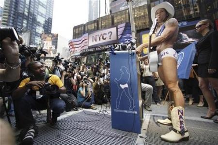 Chùm ảnh: Khi chàng "cao bồi khỏa thân" tranh cử thị trưởng - 9