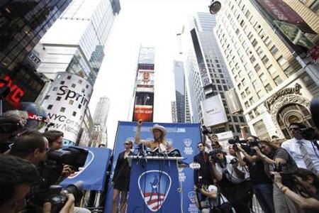 Chùm ảnh: Khi chàng "cao bồi khỏa thân" tranh cử thị trưởng - 6