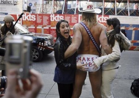 Chùm ảnh: Khi chàng "cao bồi khỏa thân" tranh cử thị trưởng - 2