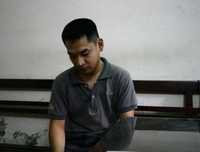 Một CSGT bị kéo lê trên phố - 2