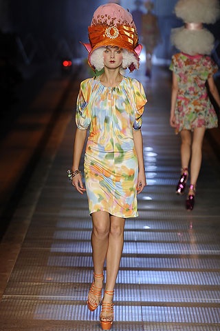 BST xuân hè 2009 của John Galliano - 18