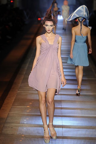 BST xuân hè 2009 của John Galliano - 5