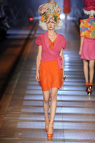 BST xuân hè 2009 của John Galliano - 23