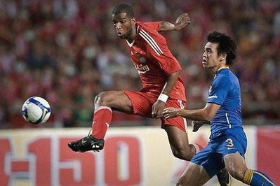 Chơi kém thuyết phục, Liverpool để Thái Lan cầm chân - 1