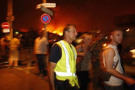 Lính Pháp tập bắn pháo gây cháy dữ dội ở khu dân cư - 5 Lính Pháp tập bắn pháo gây cháy dữ dội ở khu dân cư - 5