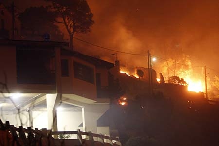 Lính Pháp tập bắn pháo gây cháy dữ dội ở khu dân cư - 2 Lính Pháp tập bắn pháo gây cháy dữ dội ở khu dân cư - 2