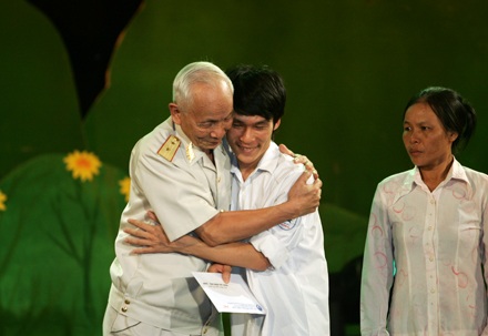 “Vòng tay đồng đội” - lời tri ân hậu chiến - 9