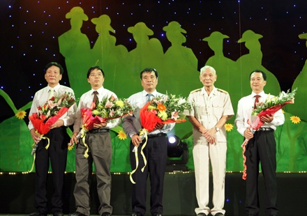 “Vòng tay đồng đội” - lời tri ân hậu chiến - 10