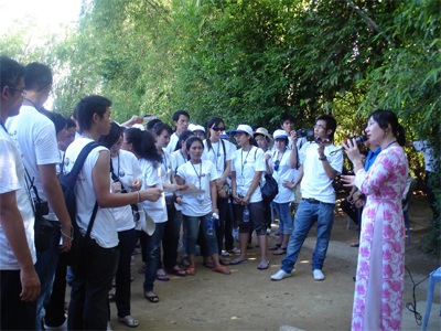 Hơn 100 Việt kiều trẻ về thăm quê Bác - 2