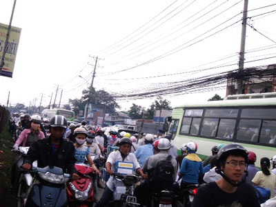 Đi 4km đường mất gần… 2 tiếng - 1 Đi 4km đường mất gần… 2 tiếng - 1