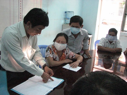 Phụ huynh nằng nặc “đòi” con tại bệnh viện dã chiến - 3