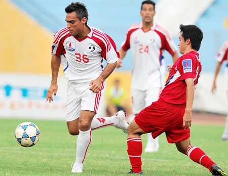 Thể Công thua đau trên sân Hàng Đẫy - 1 Thể Công thua đau trên sân Hàng Đẫy - 1