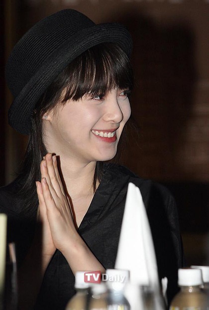 Goo Hye Sun xinh tươi đi bán... cà phê - 10