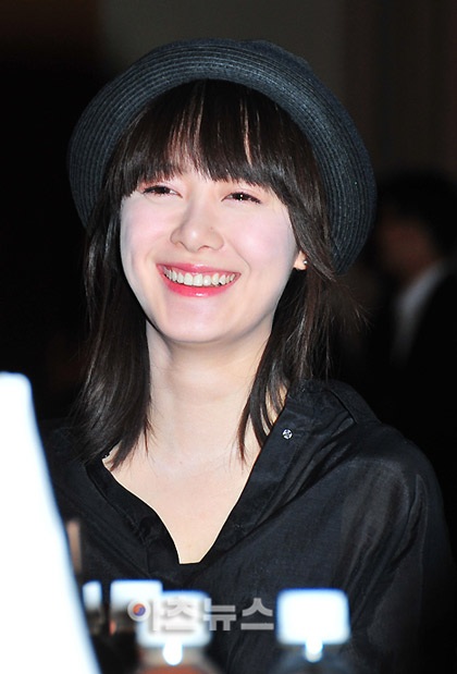 Goo Hye Sun xinh tươi đi bán... cà phê - 11