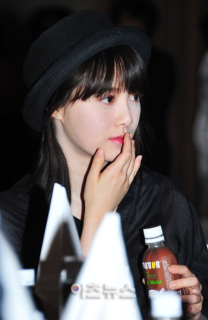 Goo Hye Sun xinh tươi đi bán... cà phê - 13