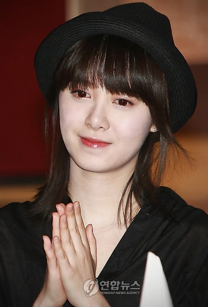 Goo Hye Sun xinh tươi đi bán... cà phê - 14