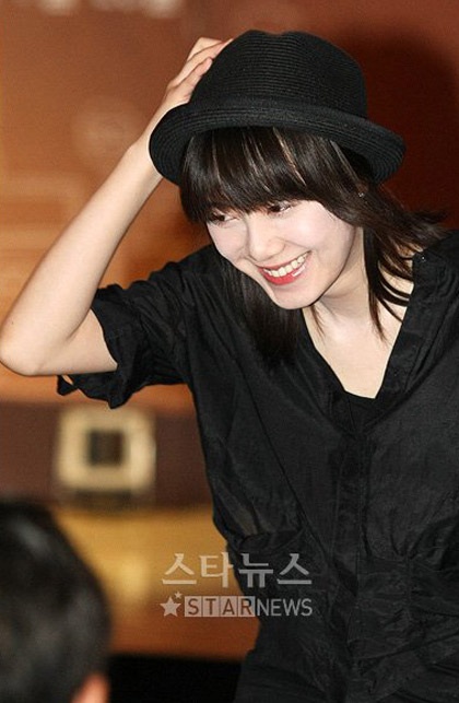 Goo Hye Sun xinh tươi đi bán... cà phê - 6