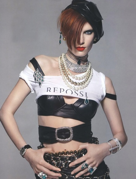 Iris Strubegger: Lấp lánh với trang sức bạc triệu - 4