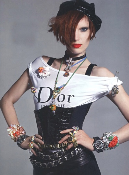 Iris Strubegger: Lấp lánh với trang sức bạc triệu - 3