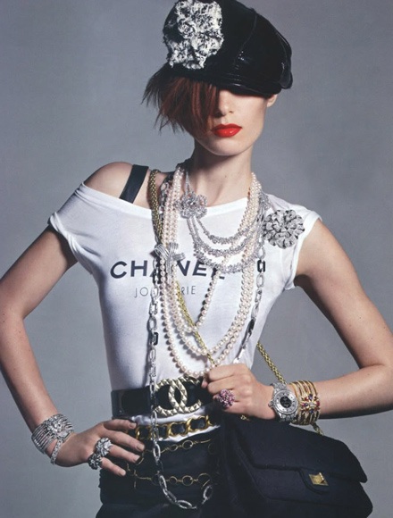 Iris Strubegger: Lấp lánh với trang sức bạc triệu - 1