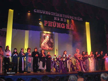 Tri ân cố NSND Phùng Há, đêm của nghĩa tình - 1 Tri ân cố NSND Phùng Há, đêm của nghĩa tình - 1
