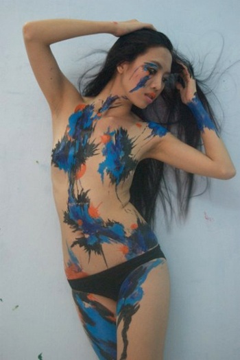 “Tôi không có cảm giác sex khi vẽ trên cơ thể nude” - 4 “Tôi không có cảm giác sex khi vẽ trên cơ thể nude” - 4