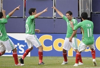"Vùi dập" ĐT Mỹ, Mexico đoạt Cúp vàng CONCACAF - 3 "Vùi dập" ĐT Mỹ, Mexico đoạt Cúp vàng CONCACAF - 3