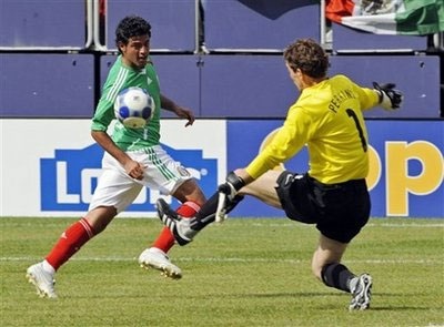 "Vùi dập" ĐT Mỹ, Mexico đoạt Cúp vàng CONCACAF - 2 "Vùi dập" ĐT Mỹ, Mexico đoạt Cúp vàng CONCACAF - 2