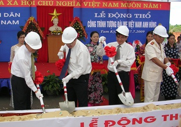 Khởi công tượng đài Mẹ Việt Nam anh hùng - 1 Khởi công tượng đài Mẹ Việt Nam anh hùng - 1