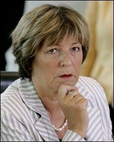 Nữ Bộ trưởng Đức bị mất xe công vụ - 1