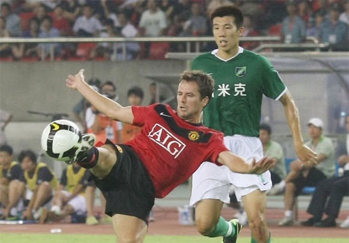 MU “thết đãi” khán giả Trung Quốc bằng “bữa tiệc” bàn thắng - 2